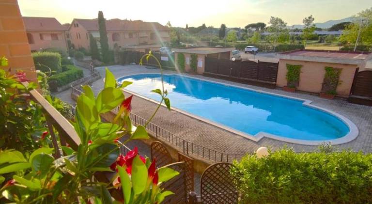 House with pool — photo 3