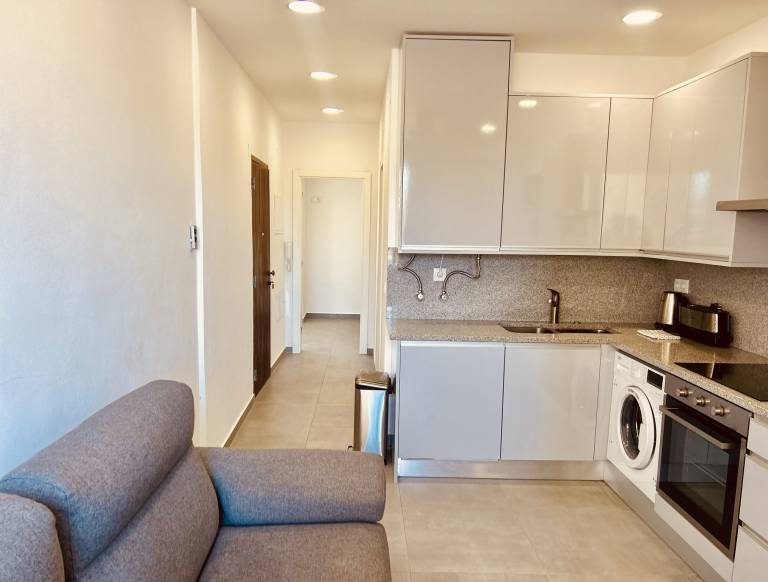 Lagos Marina and promenade view apartment central — photo 5
