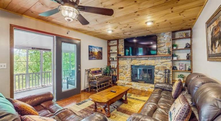Vacation home with jacuzzi | Pets are welcome — photo 3