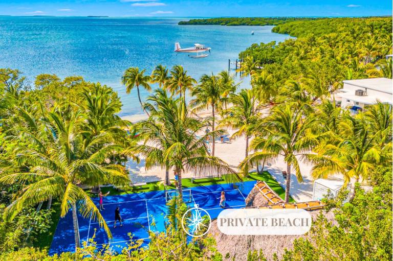 Villa with pool & yard in Islamorada, FL