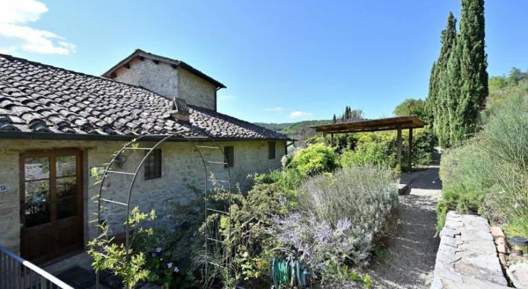 Rental apartment with barbecue, pool & terrace in Castelnuovo Berardenga
