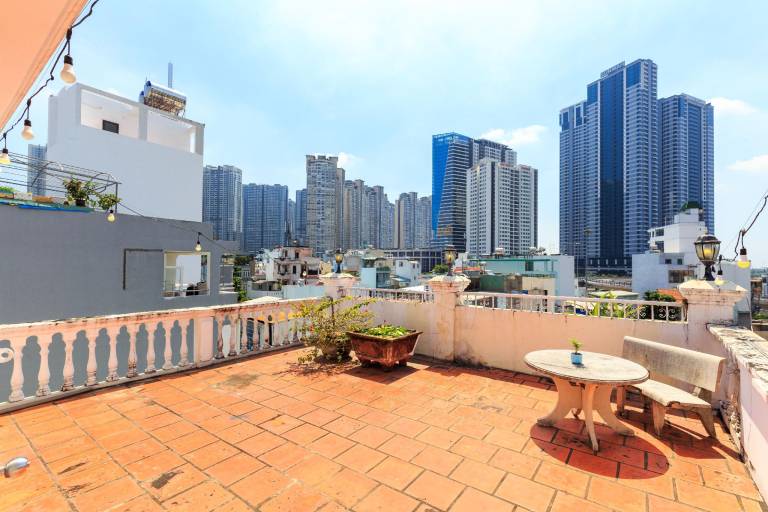 Room on rooftop with balcony, view Landmark 81 — photo 4