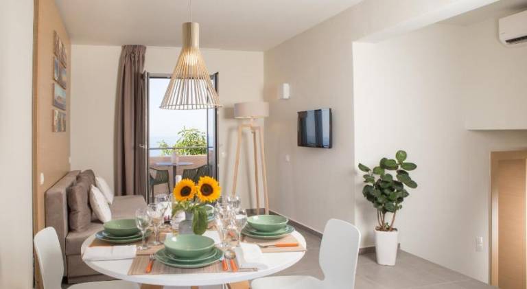 Children-friendly lovely serviced apartment with barbecue, yard & pool | Perfect for remote work | Pets are welcome — photo 3