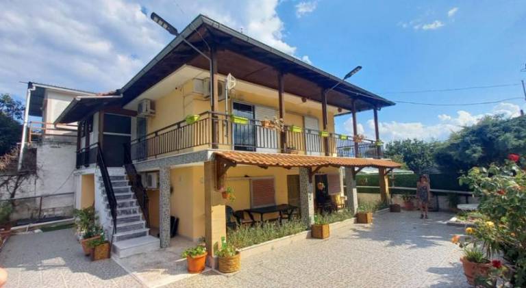 Villa with patio, BBQ & garden in Thessaloniki