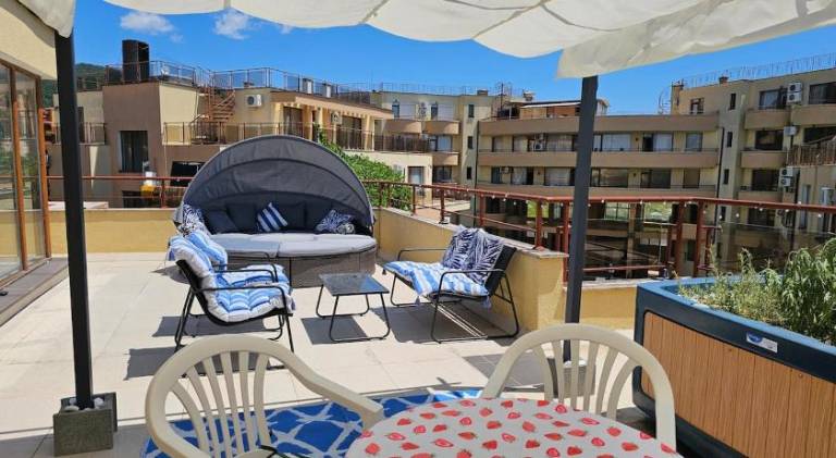 Holiday apartment with pool in Sveti Vlas