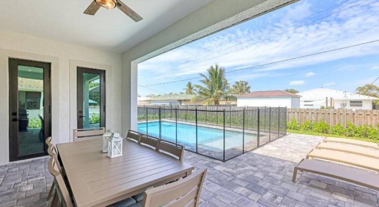 House with pool — photo 5