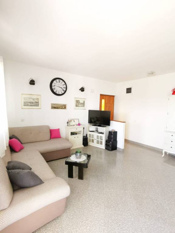 Three bedroom apartment with terrace and sea view Mimice, Omiš (A-14230-a) — photo 2
