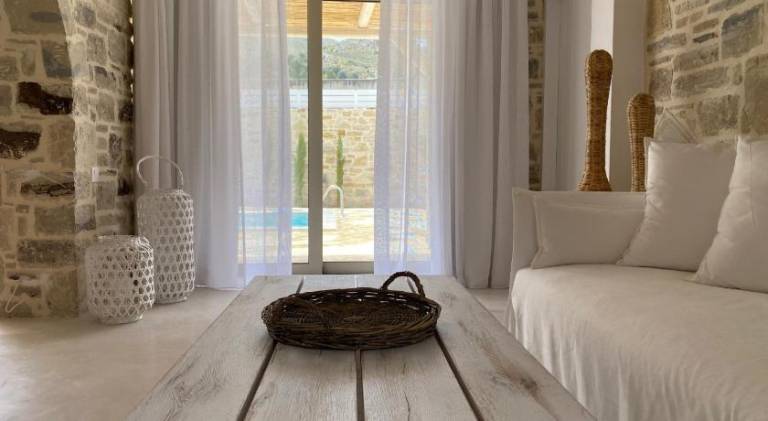 Villa with patio, pool & garden — photo 2