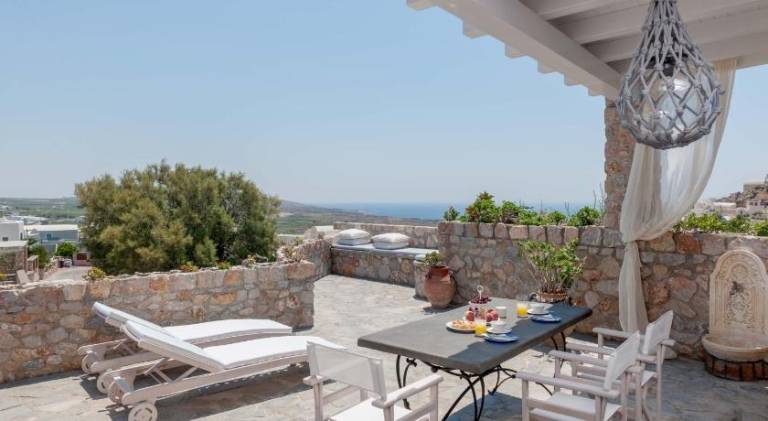 Villa with patio, hot tub & garden | Pet-friendly — photo 3
