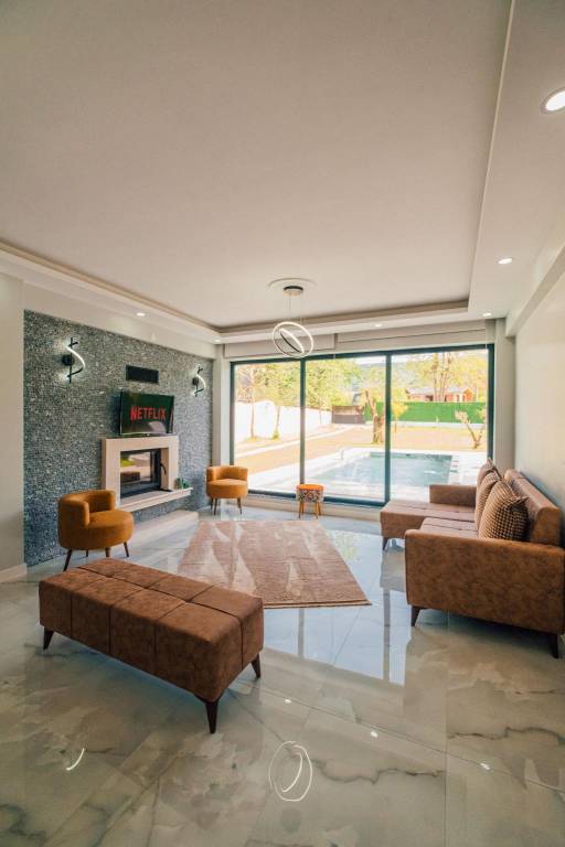 Villa with terrace, private pool & yard | Water view — photo 5