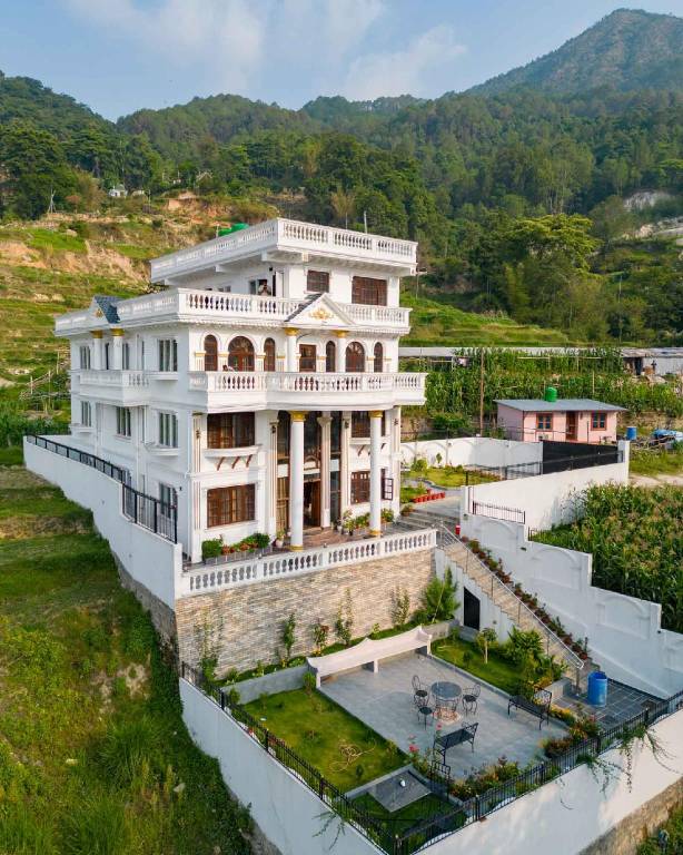 Big holiday apartment with yard, pool & BBQ | Perfect for remote work | Pets allowed in Kathmandu