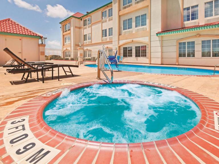 La Quinta Inn & Suites by Wyndham Corpus Christi Airport in Corpus Christi, TX
