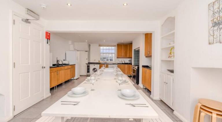 Perfect Seaside Getaway I Central Big Town House Next To Brighton Beach I First Choice For Big Group in Brighton