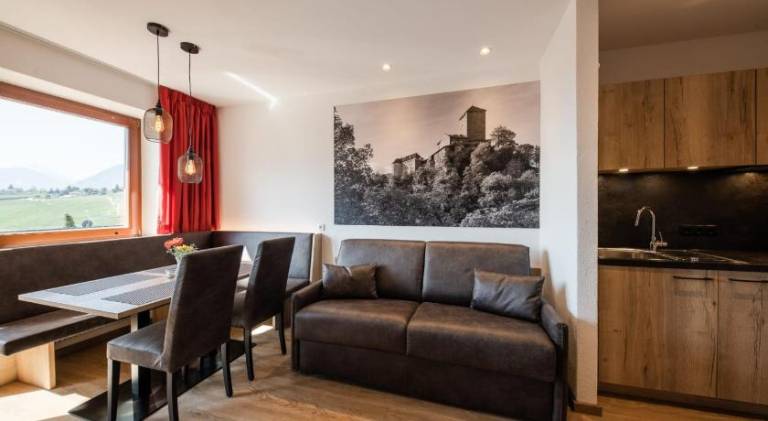 Serviced apartment with pool & garden | Pet-friendly — photo 2