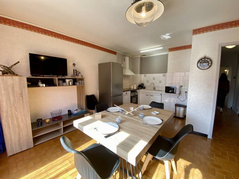 Charming T3 Apartment with A/C, WiFi, Parking, Near Beach - Sleeps 6 — photo 4