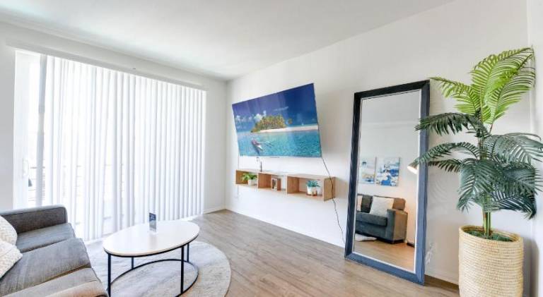 Cozy Unit Conveniently Located Pool View in Marina, CA