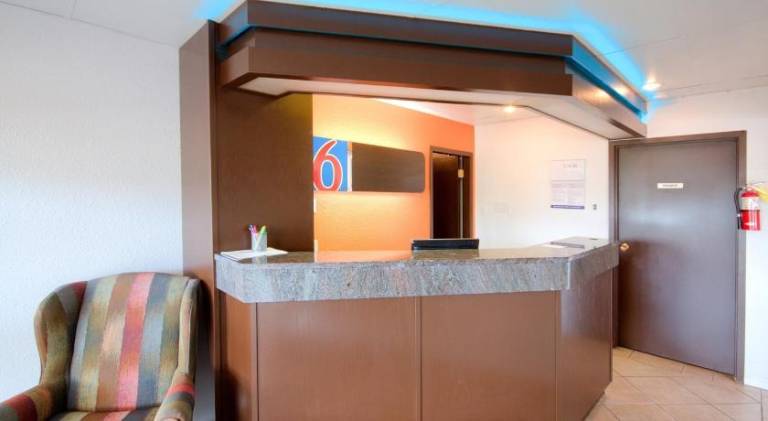 Motel 6 Lethbridge, AB — photo 4