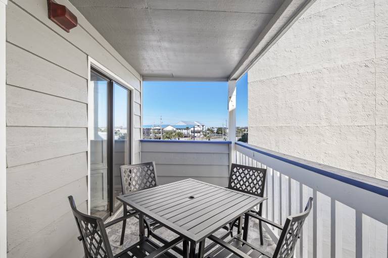 Condo with pool & grill | Water view — photo 5