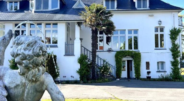 Vacation home with jacuzzi, BBQ & patio | Perfect for remote work in Berck-sur-Mer
