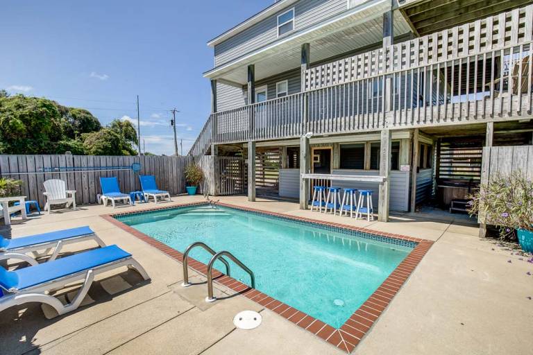 A Latitude Attitude 1105 ft from the beach Dog Friendly, Private Pool, Hot Tub in Outer Banks, NC
