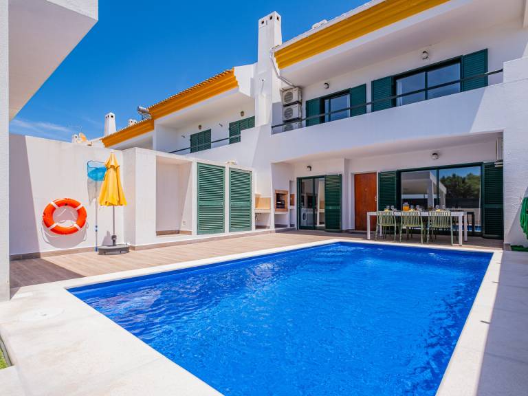 House with private pool, yard & barbecue — photo 2