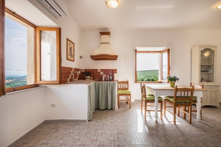 Apartment "La Sosta del Pellegrino" with Mountain View, Private Garden & Wi-Fi — photo 2