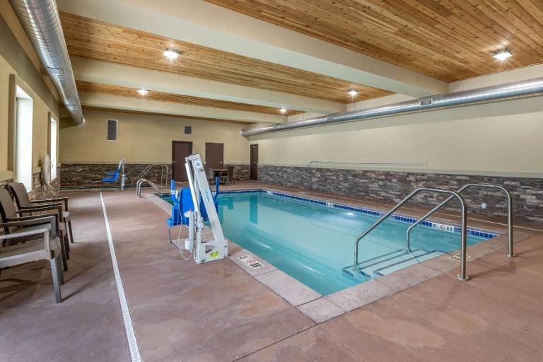 Comfort Inn & Suites Cedar Rapids CID Eastern Iowa Airport — photo 5