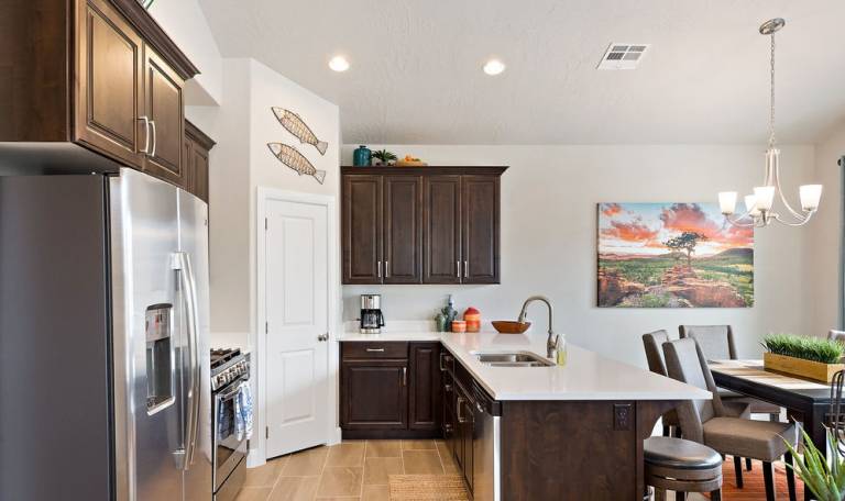 Child-friendly beautiful vacation home with hot tub, grill & private pool | Mountain view | Dogs allowed — photo 2