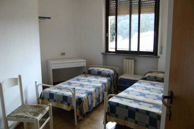 Two bedroom apartment with large balcony, air conditioning, 600m from the beach. — photo 4