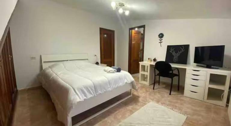 Atico con vistas y aparcamiento gratuito in Vigo