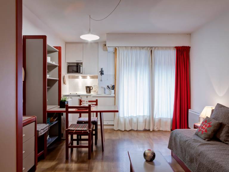 2 Studio Downtown, Pets Allowed, Parking, Wi-Fi in Brides-les-Bains