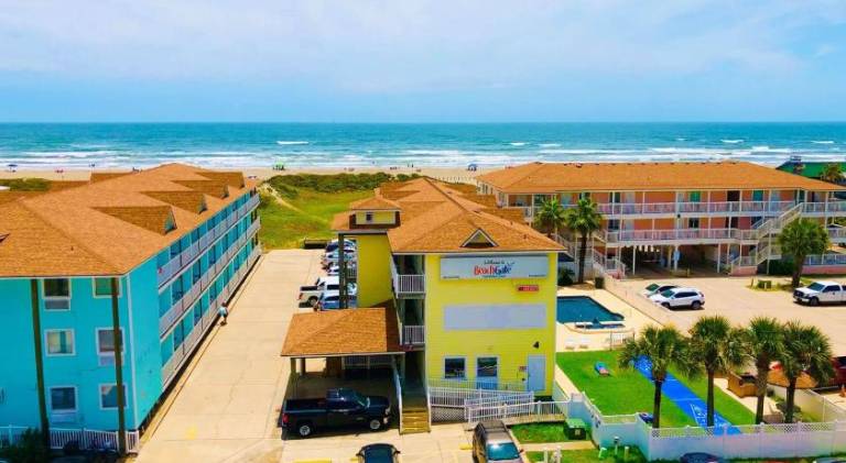 BEACHGATE CONDOSUITES AND MOTEL in Port Aransas, TX