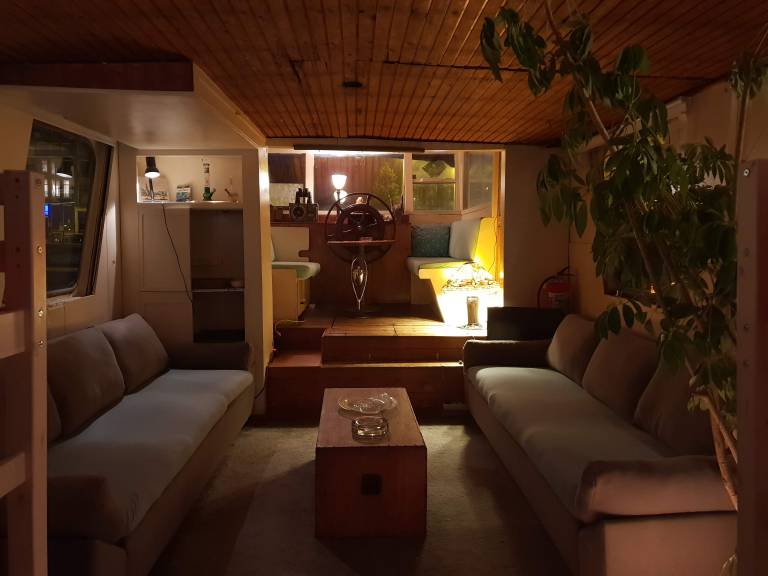 Beagle Houseboat — photo 2