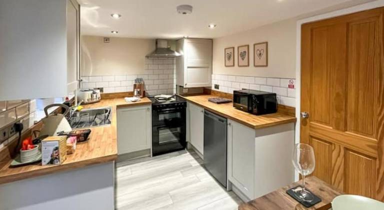 House with 2 rooms for 4 persons — photo 3