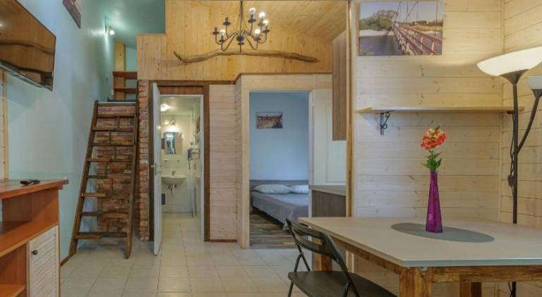Lodge with terrace & garden — photo 3