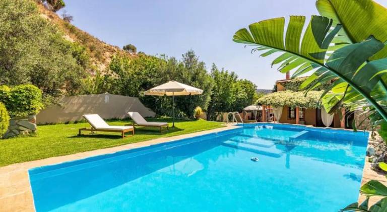 Vacation home with garden, grill & patio | Perfect for remote work | Pets are welcome in Heraklion