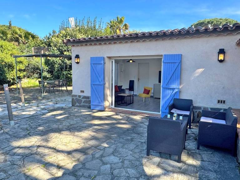 Vacation home with private pool — photo 2