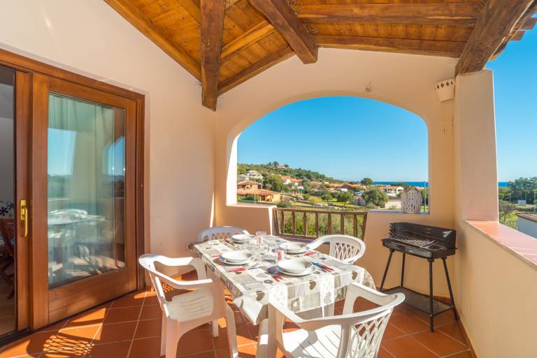 Apartment Close to the Beach with Balcony, Sea View & Air Conditioning — photo 2