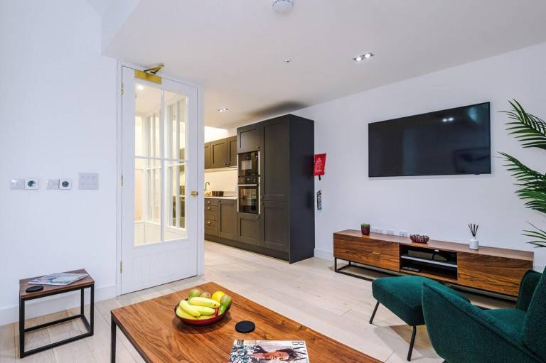 Fully equipped nice vacation home with garden | Near Manchester Town Hall | Good for workation | Pet-friendly — photo 2