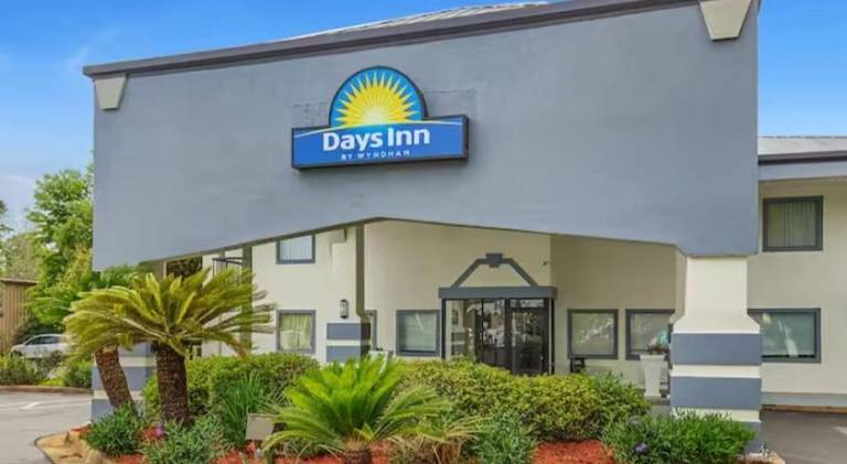 Days Inn by Wyndham Foley — photo 5