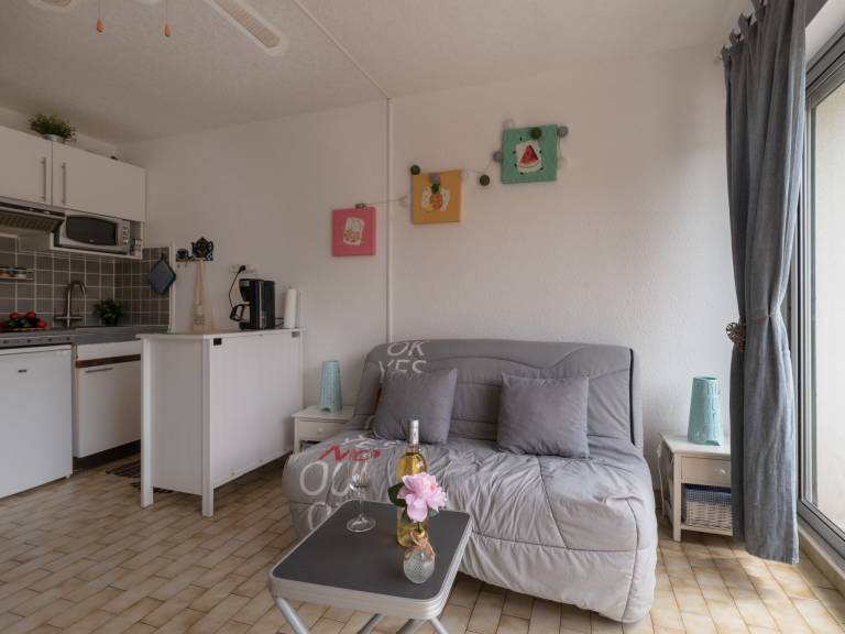 Rental apartment with patio — photo 5