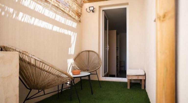 Apartment with pool & terrace — photo 4