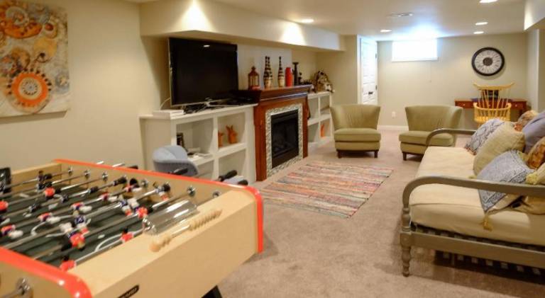 House with hot tub — photo 2