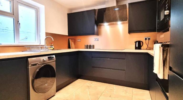 House with 6 rooms for 12 persons in Swindon