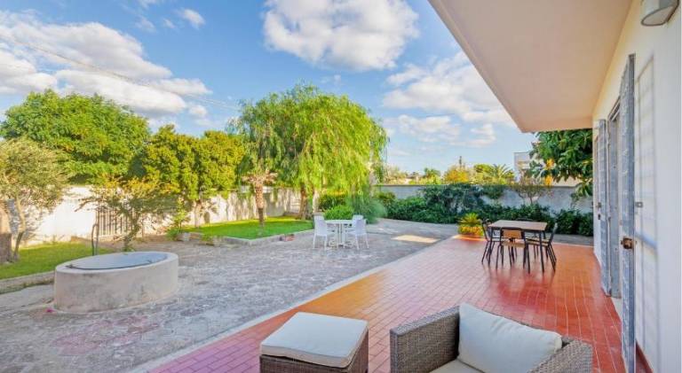 Beautiful vacation home with yard | Pets are welcome — photo 2