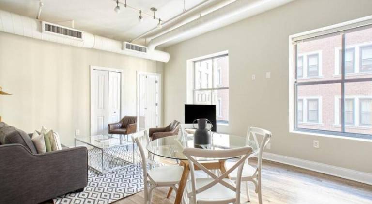 FIDI 2 Bedroom with Keyless Entry and Fully Furnished — photo 3