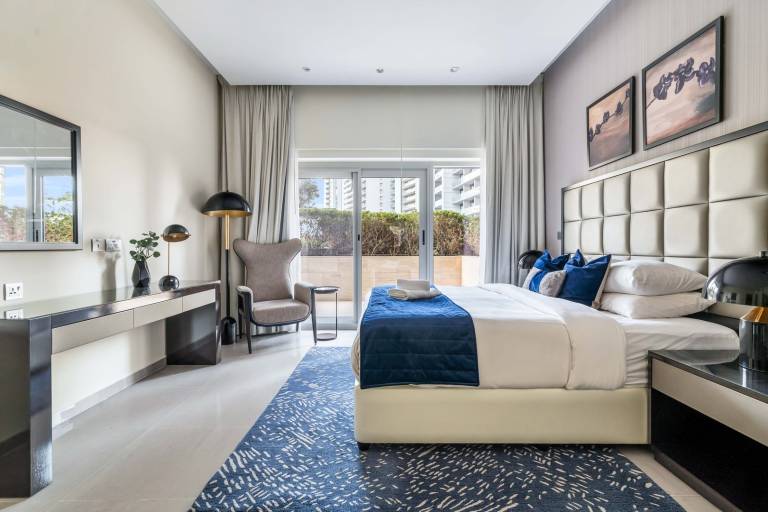 424 Damac Majestine Business bay