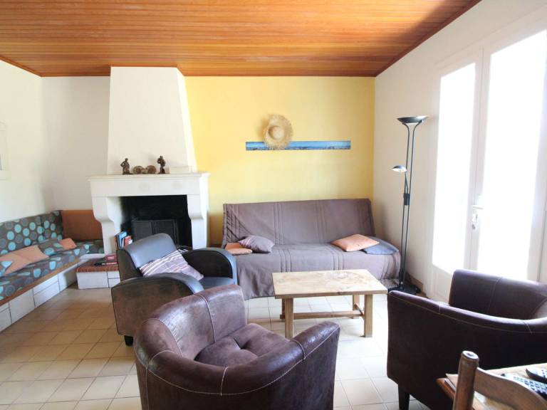 House with barbecue — photo 2