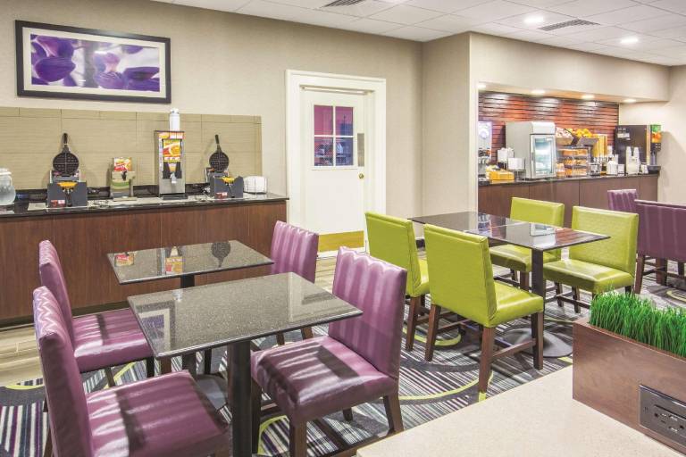 Howard Johnson by Wyndham Sacramento Downtown — photo 5