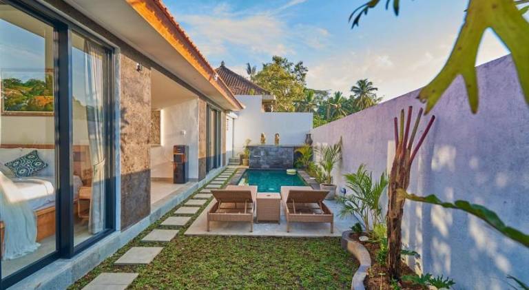 Vacation home with pool, patio & garden | Pets are welcome — photo 3